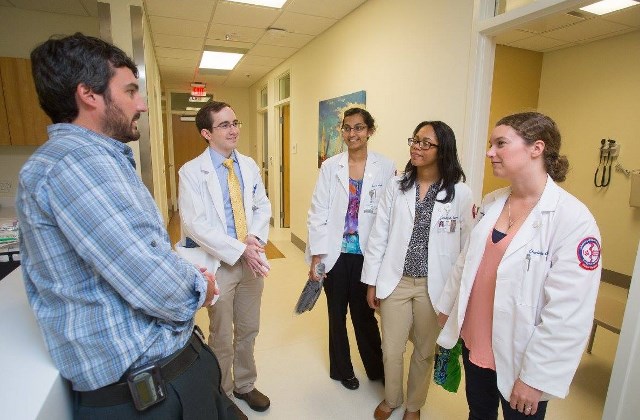 Medical students meet with a faculty member